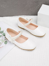 White soft-soled Pearl-buckle Leather Shoes