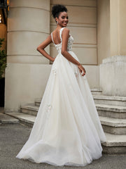V-neck Flower Appliqued Tulle Wedding Dress Ivory