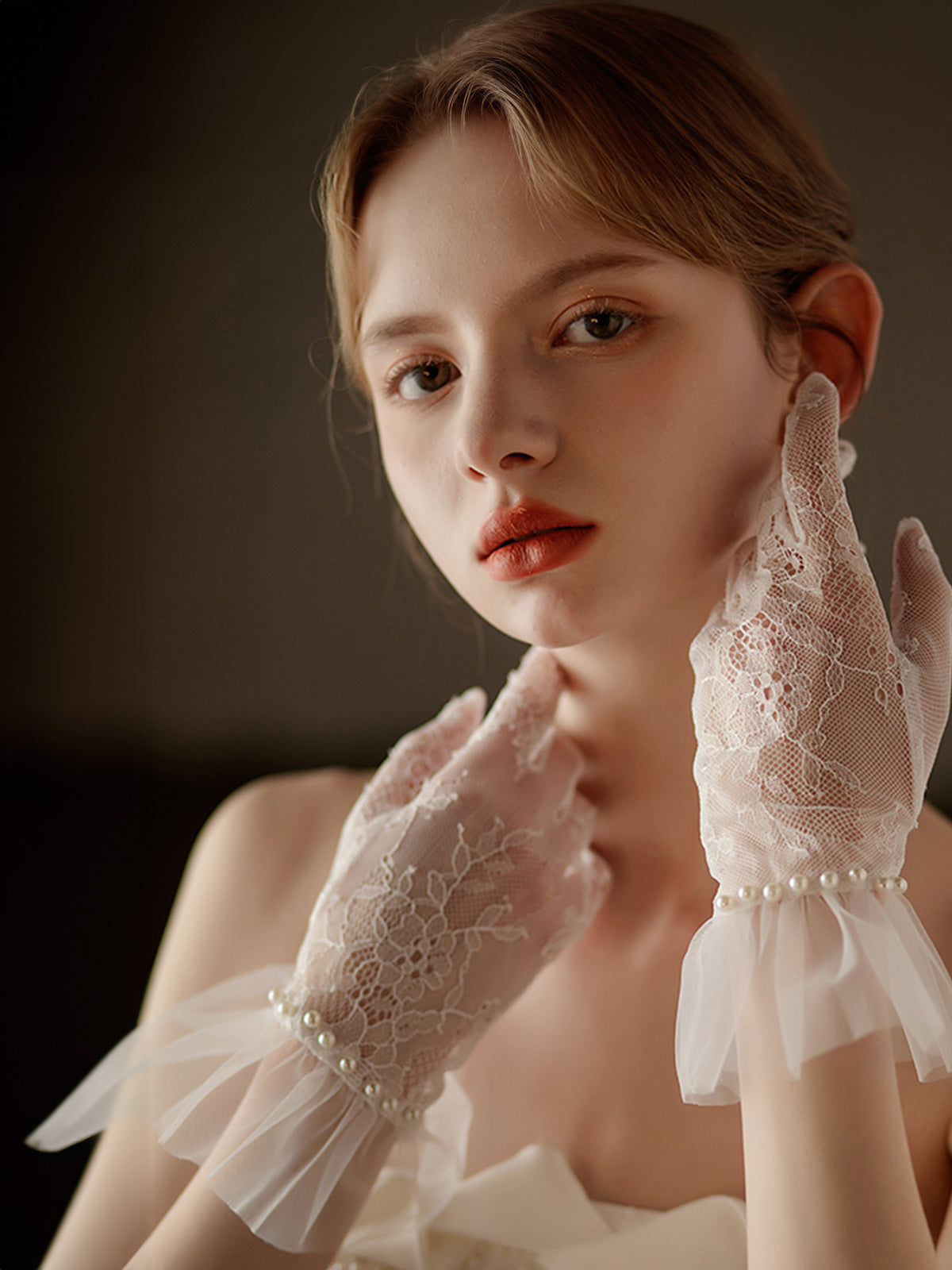 Short Lace Gloves with Sheer Fabric and Pearl Accents| BABARONI