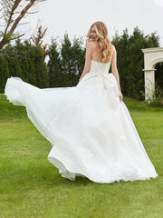 Sweetheart Tulle Sweep Train Wedding Dress Ivory