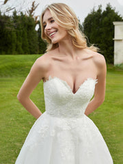 Sweetheart Tulle Sweep Train Wedding Dress Ivory