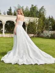 Sweetheart Tulle Wedding Dress with Lace Appliqued Ivory
