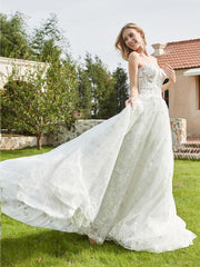 Sweetheart Tulle Wedding Dress with Lace Appliqued Ivory