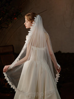 Stunning Mid-Length Bridal Tulle Veil with Lace Applique