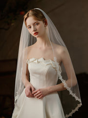 Elegant Mid-Long Bridal Veil with Applique Detailing