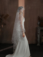 Elegant White Lace Bridal Wedding Veil